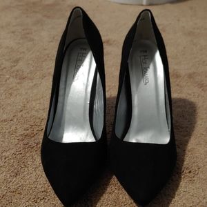 Suede black pumps